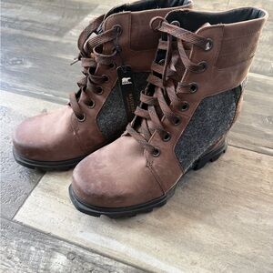 Sorel Brown Leather and Gray Wool Lace-Up Boots
